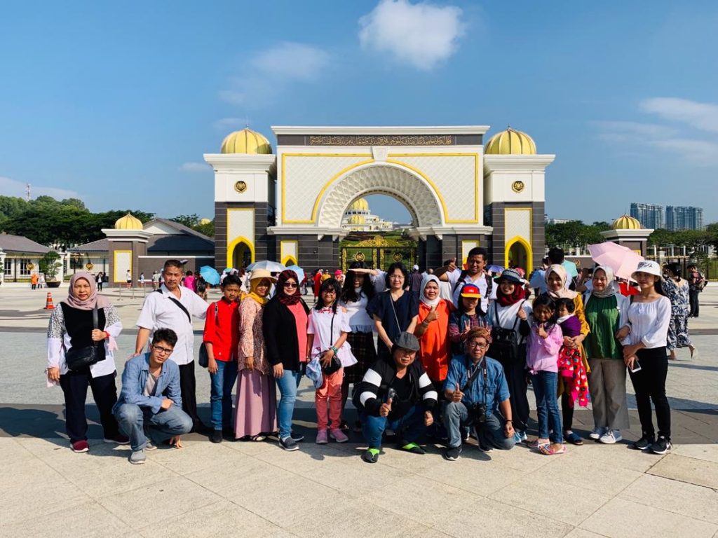 group paket tour 3 negara