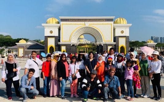 group paket tour 3 negara